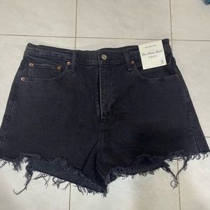 Abercrombie and Fitch high rise mom short 32/14